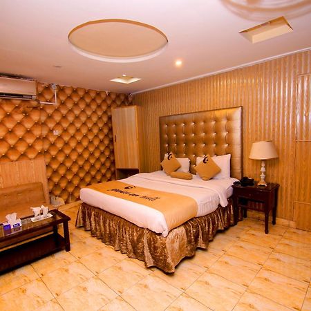 Premier Inn Mall Lahor Kültér fotó