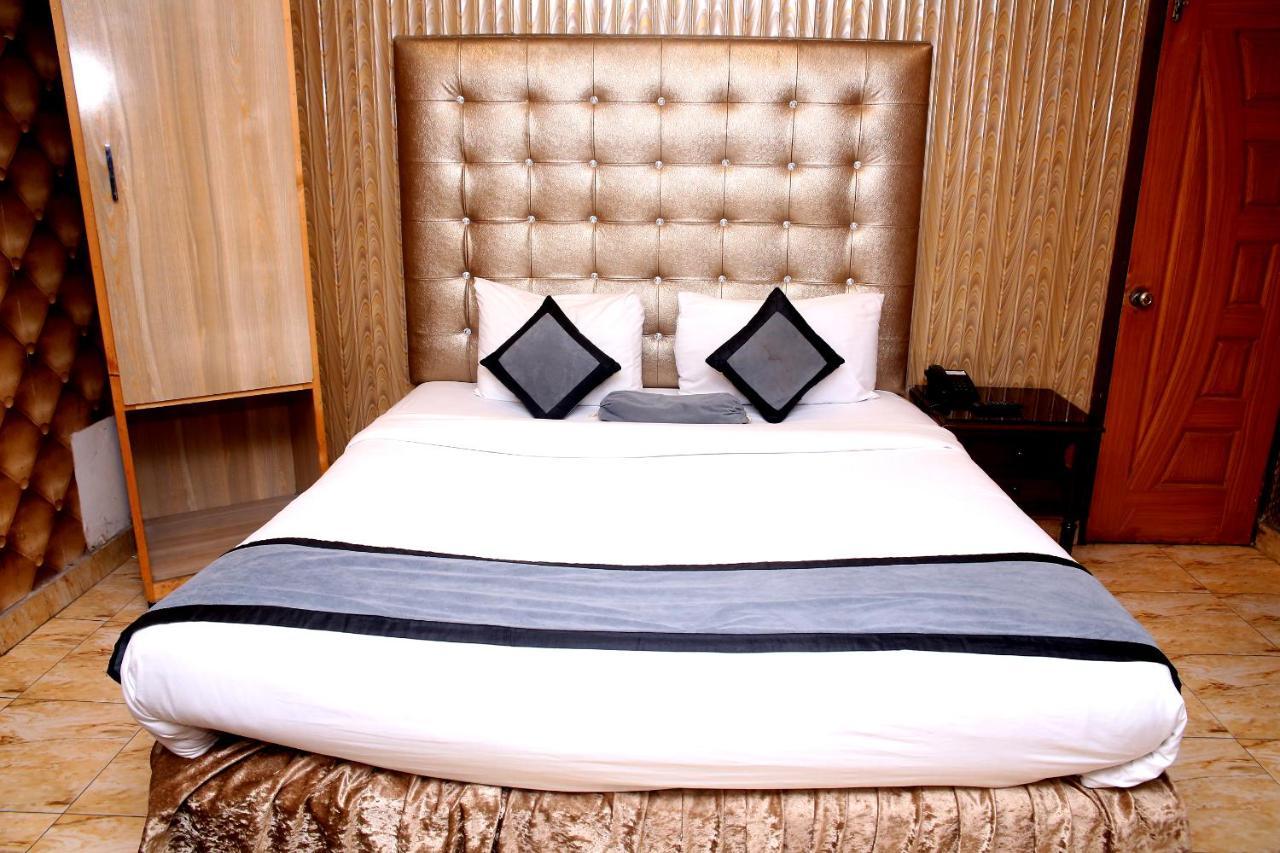 Premier Inn Mall Lahor Kültér fotó